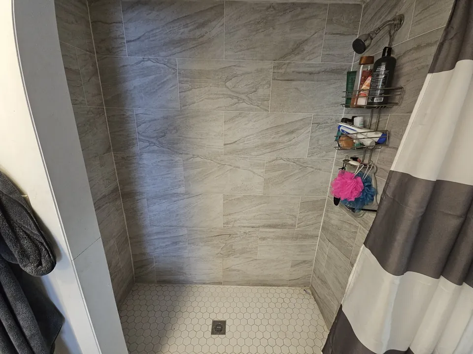 Shower at 1106u20131108 Country Club Lane
