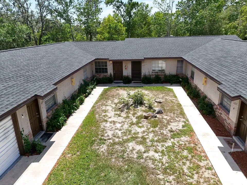 Exterior courtyard overview at 1277 Sylvia Avenue