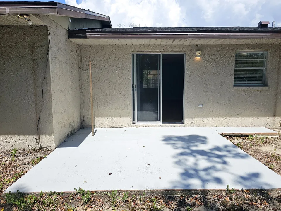 Exterior back patio at 1277 Sylvia Avenue