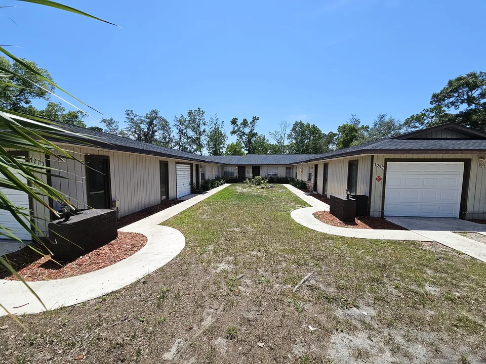 Exterior courtyard wide at 1277 Sylvia Avenue