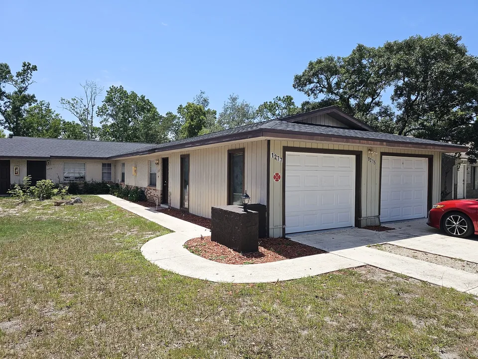 Exterior garage angle at 1277 Sylvia Avenue