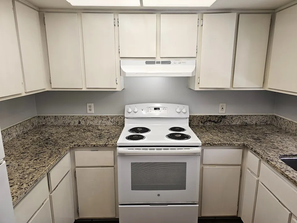 Kitchen stove at 1277 Sylvia Avenue