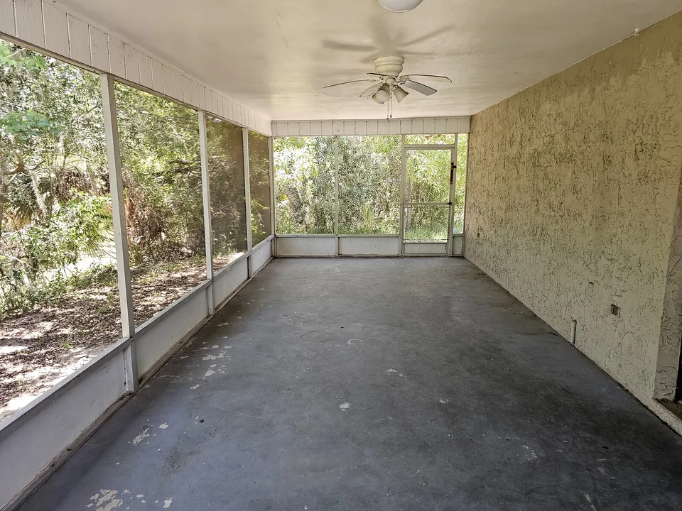 Screened porch at 1277 Sylvia Avenue