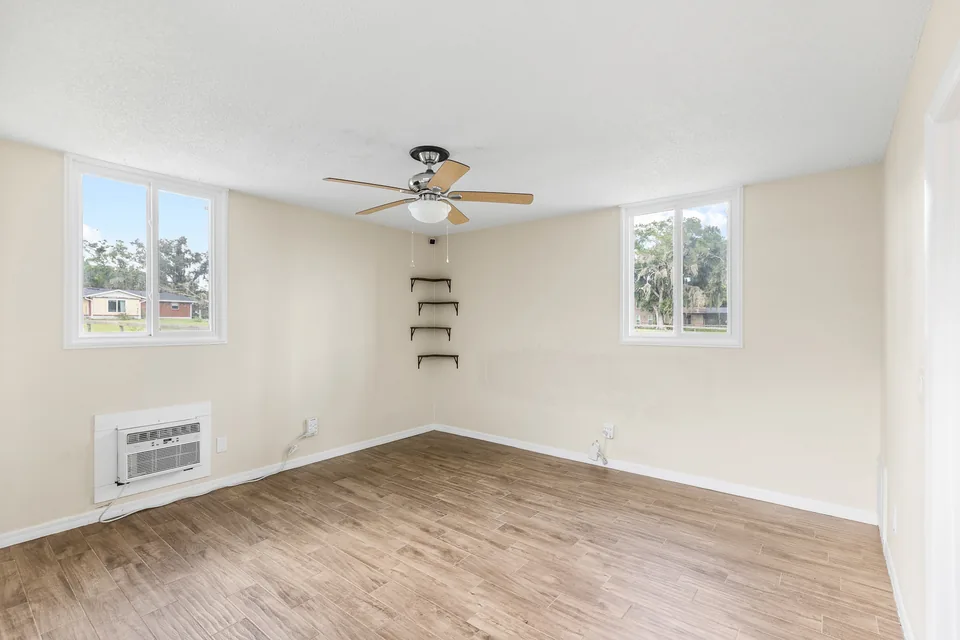 Detached flex-space suite with tile flooring and natural light
