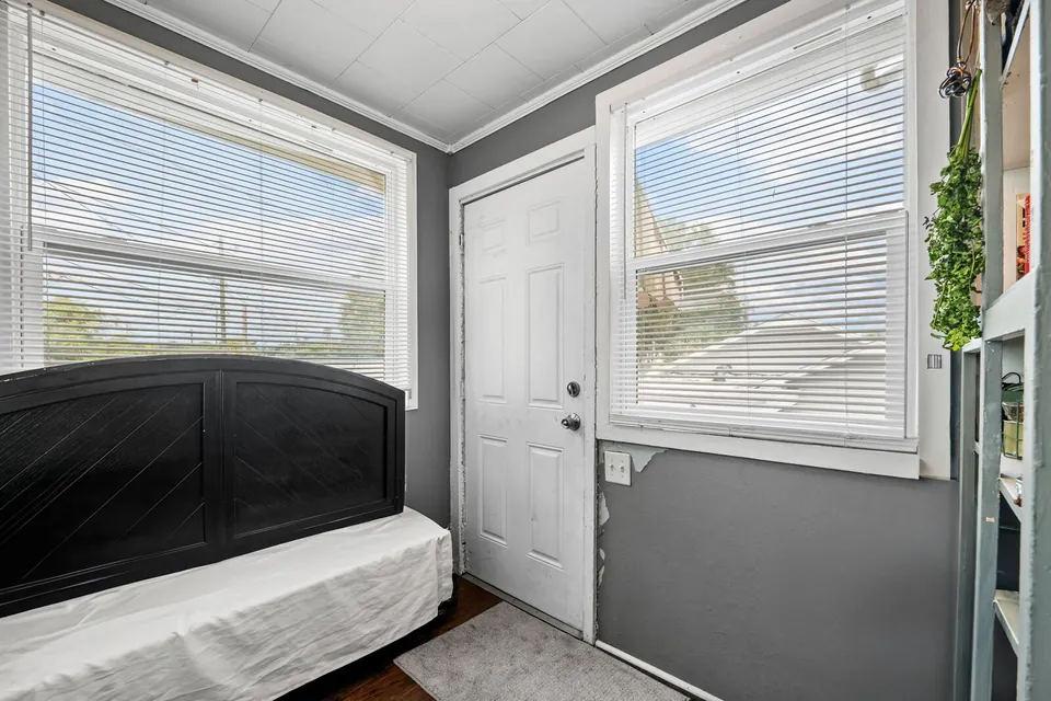 Rear-unit entry and enclosed porch