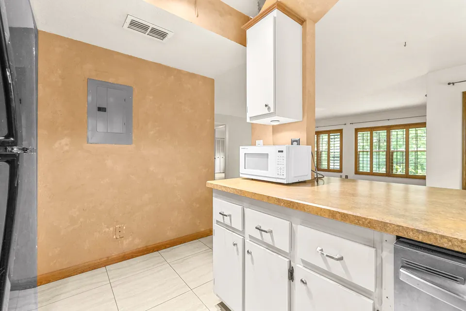 Kitchen breakfast bar and pass-through