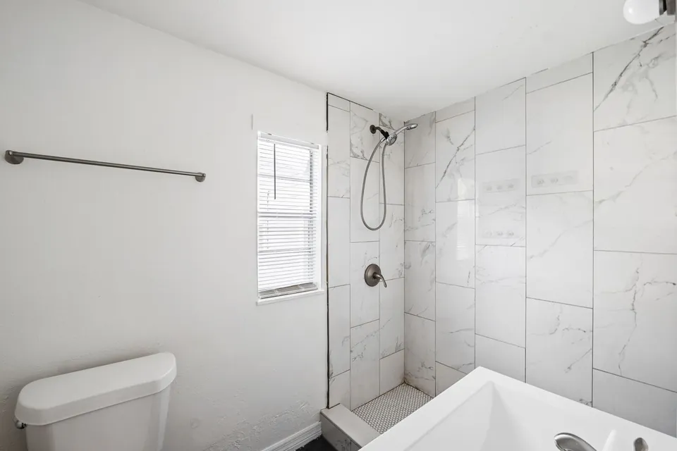 Bathroom with tiled tub-shower