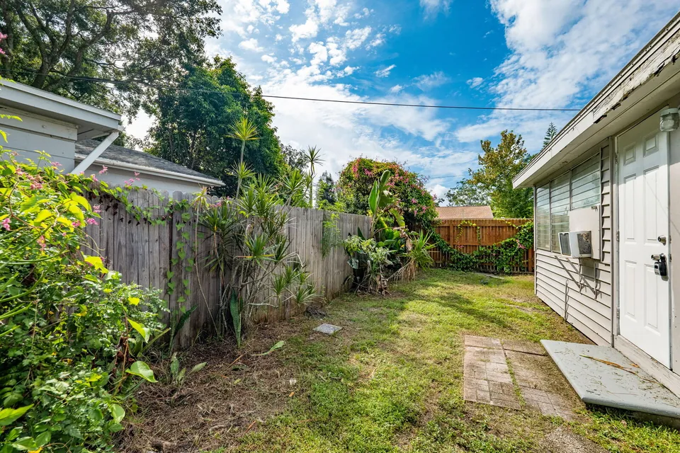 Side yard between the residences