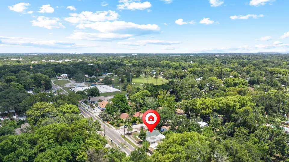 Aerial location view near local parks