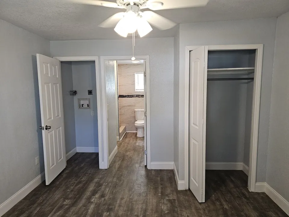 Bedroom hall at 815 N Davis Avenue