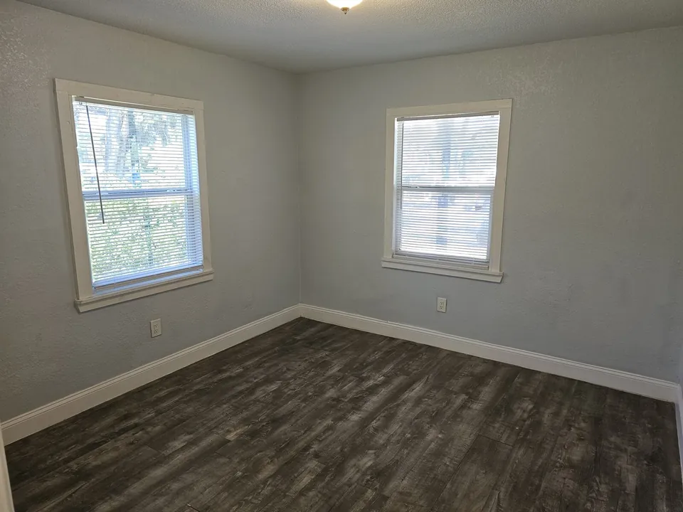 Bedroom corner at 815 N Davis Avenue
