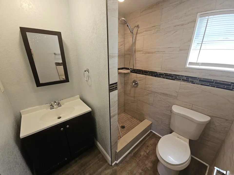 Bathroom overview at 815 N Davis Avenue