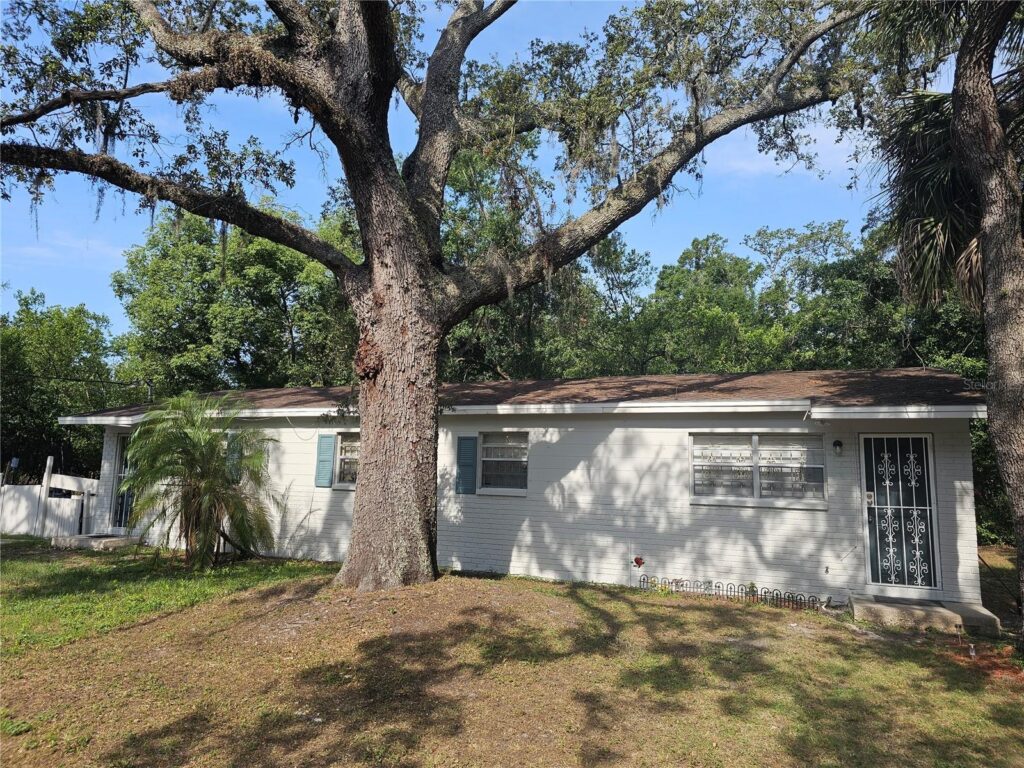10010 N LANTANA AVE, TAMPA, FL