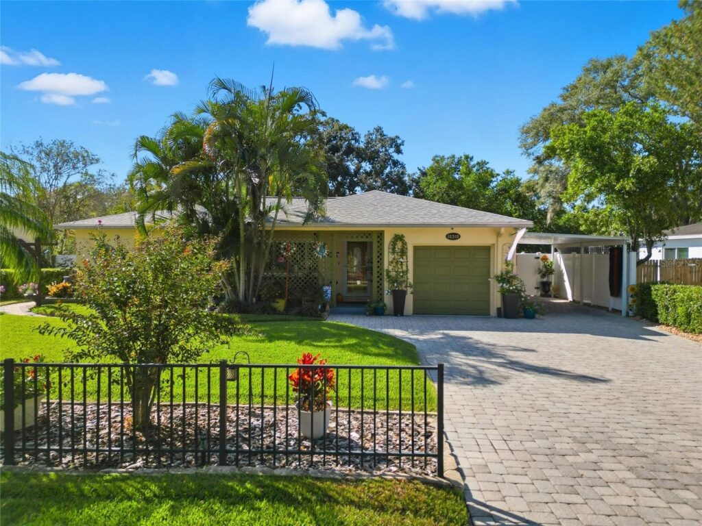 10310 N OAKLEAF AVE, TAMPA, FL