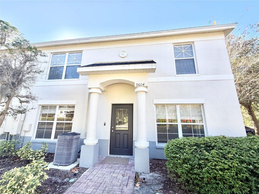 9604 CHARLESBERG DR, TAMPA, FL